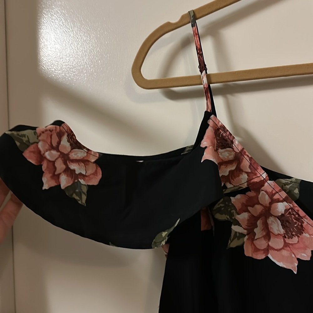 Beautiful maxi dress with roses - Picture 4 of 7